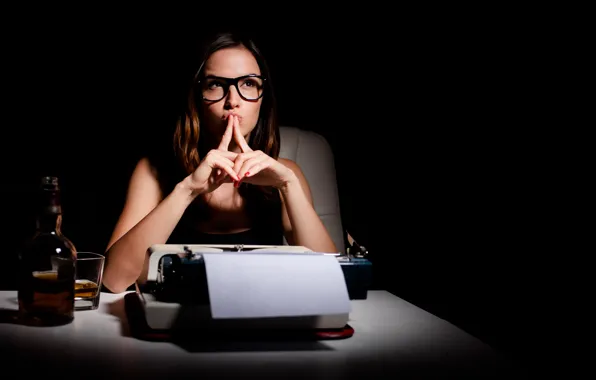 Picture woman, writer, typewriter