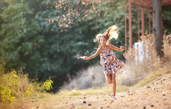 Picture running, bubbles, girl