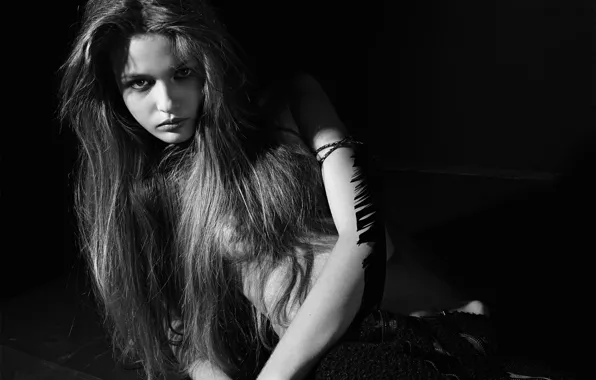 Look, girl, sweetheart, model, hair, black and white, beautiful, Cristina Bing Offer Button