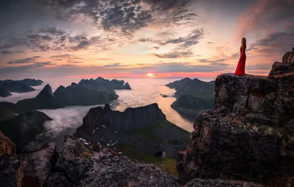 Picture sea, wave, the sky, girl, the sun, light, mountains, fog