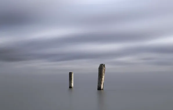 Sea, posts, minimalism