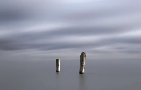 Picture sea, posts, minimalism