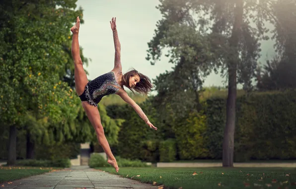 Picture jump, grace, flight, twine, gymnast, Samantha Moon