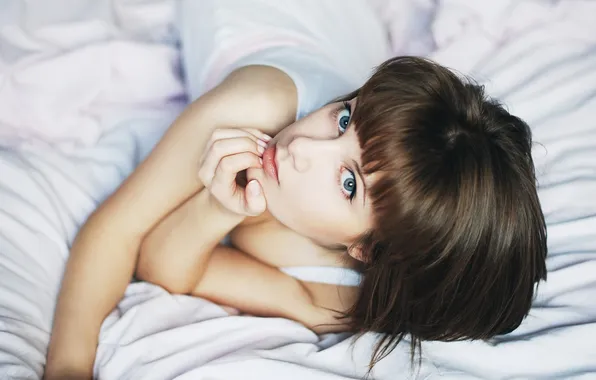 Picture eyes, look, girl, face, background, Wallpaper, bed, blue