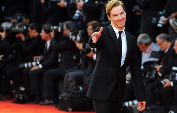 Gesture, Benedict Cumberbatch, Benedict Cumberbatch, British actor