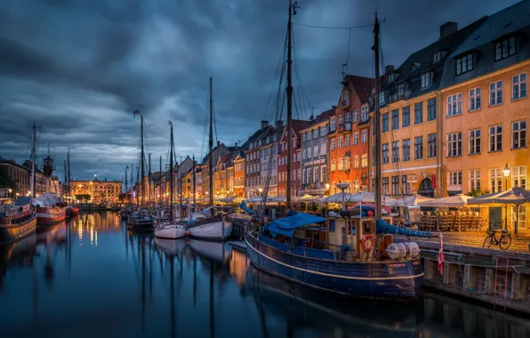 The city, home, the evening, New Port