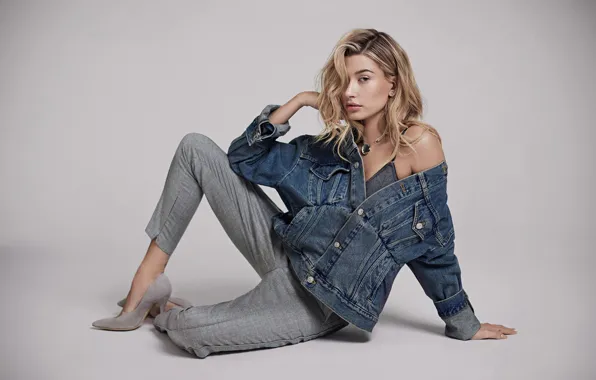 Pose, blonde, Hailey Baldwin