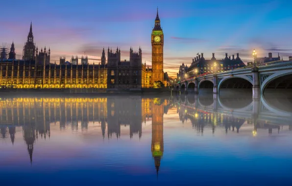 Picture night, bridge, the city, London