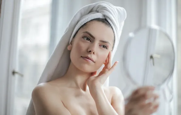 Gesture, gesture, charming woman, bare shoulders, a charming woman, bare shoulders, brown-eyed beauty, brown-eyed beauty