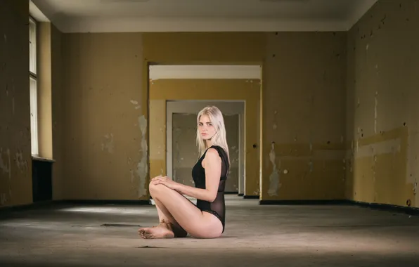 Picture look, girl, sitting