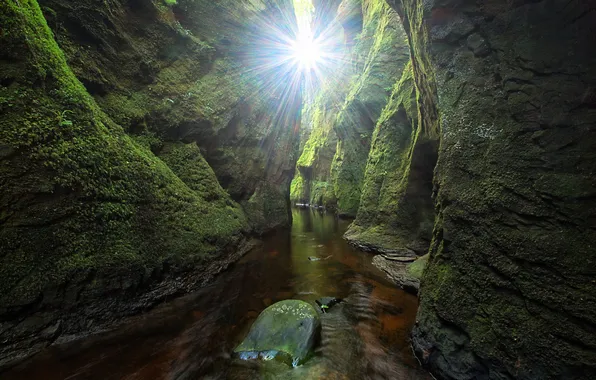 Picture greens, water, stones, rocks, moss, Scotland, pass, the rays of the sun