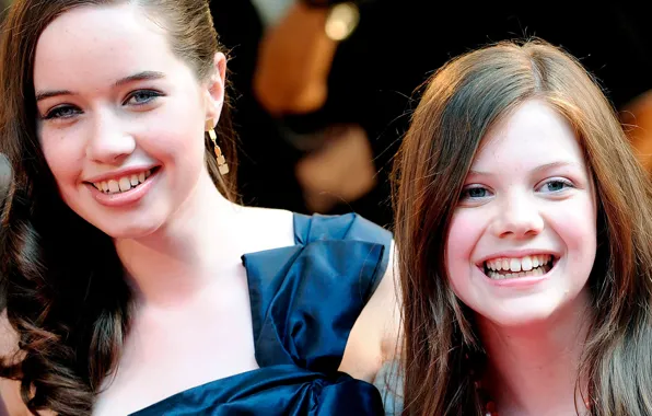 Picture girl, The Chronicles Of Narnia, The Chronicles of Narnia, Georgie Henley, Anna Popplewell