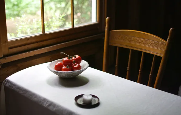 Picture table, window, tomatoes