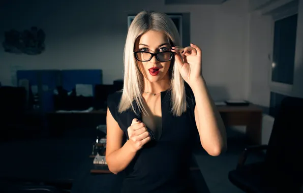 Tongue, makeup, glasses, neckline, sponge