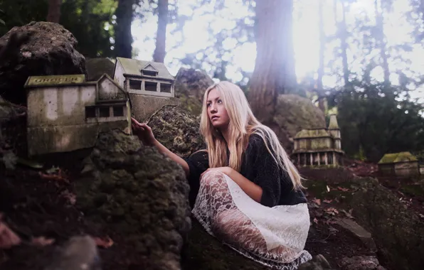 Girl, the situation, house