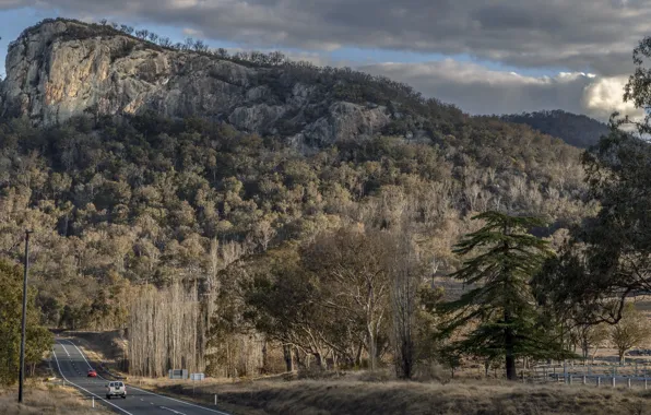 Picture Australia, south of Tenterfield NSW, Bluff Rock, New England Highway