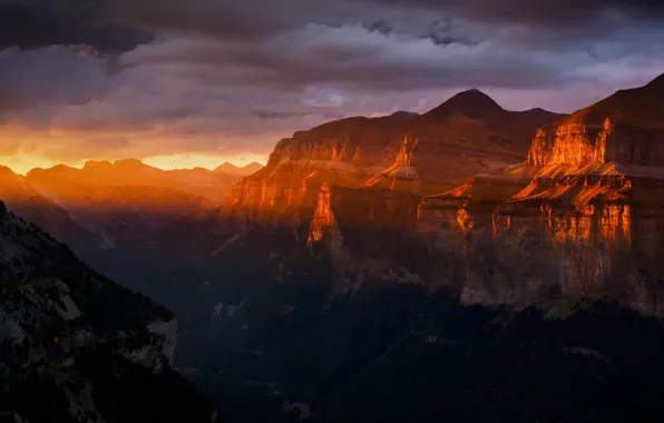 Picture mountains, glow, Spain, The PYRENEES, The Ordesa national Park and Monte Perdido, Aragon, Ordesa Valley