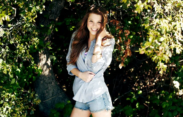 Picture GIRL, LOOK, LEAVES, SHORTS, SMILE, TREES, SHIRT