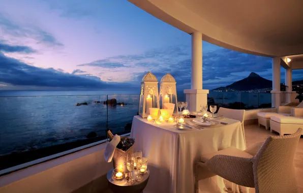 Picture mood, the ocean, wine, the evening, candles, dinner