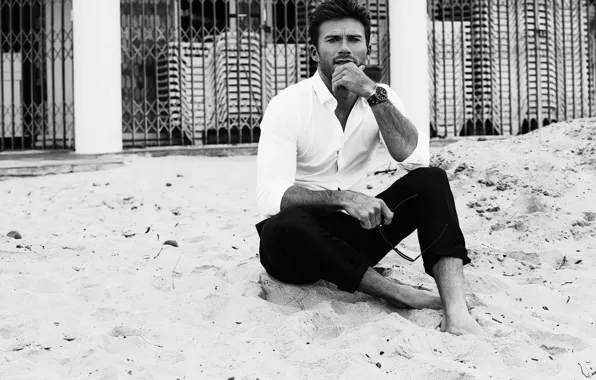 Picture sand, beach, actor, black and white, Scott Eastwood