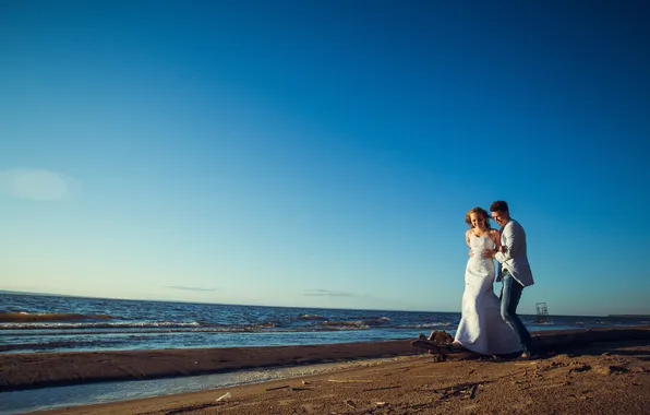 Picture beach, the sun, lovers, promenade, smile