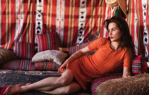 Picture face, hair, dress, lies, legs