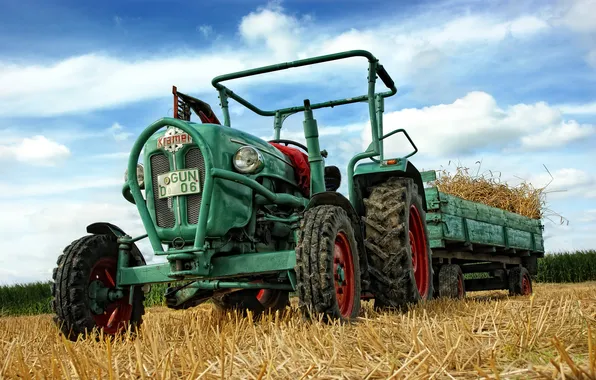Picture field, tractor, the trailer