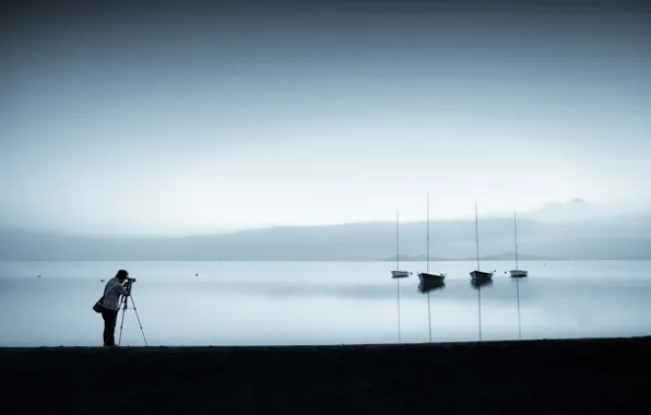 Picture lake, boats, photographer