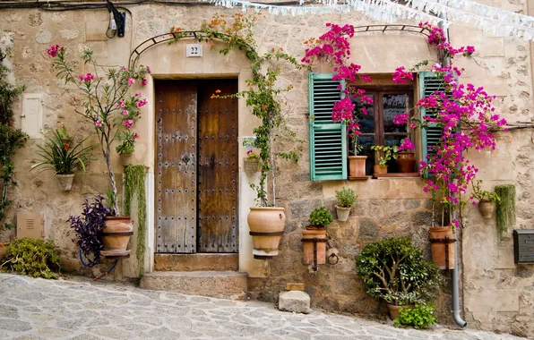 The city, Provence, Mallorca