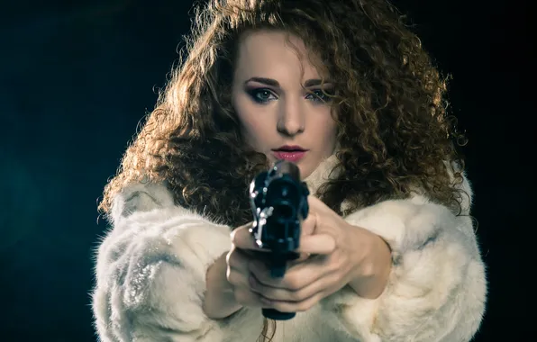 Weapons, curls, Cat Hedlund