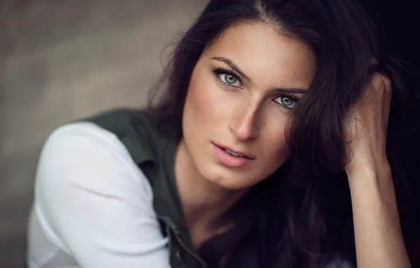 Look, portrait, natural light, Chaya