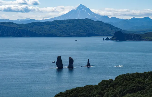 The volcano, Kamchatka, Vilyuchinskaya, Sergey Kalev, Three brothers