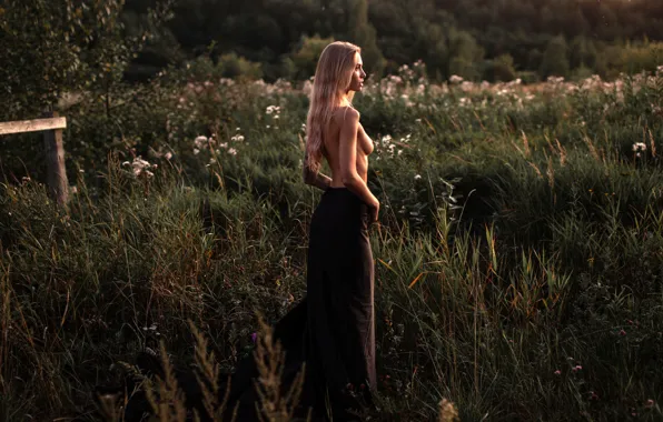 Chest, grass, model, skirt, makeup, figure, hairstyle, blonde