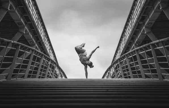 Picture gymnast, stand, Emilie Caillon