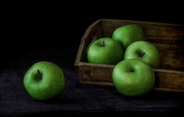 Picture apples, box, the dark background, green apples