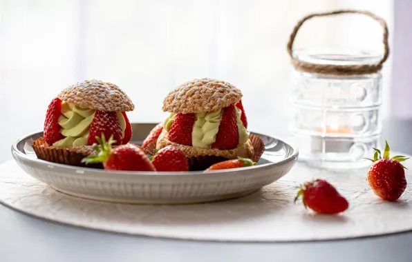 Berries, strawberry, Bank, light background, cream, dessert, saucer, cupcakes