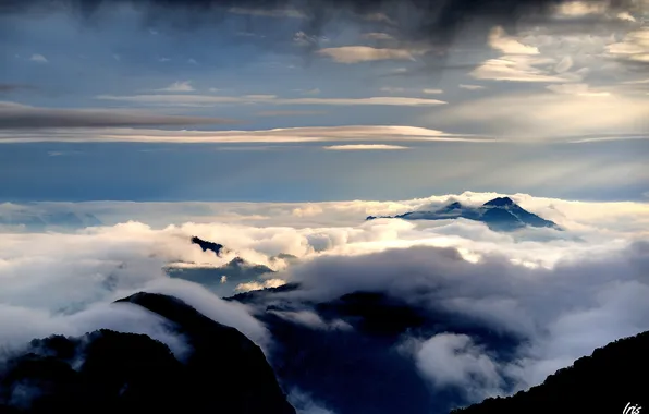 Picture clouds, mountains, tops, height