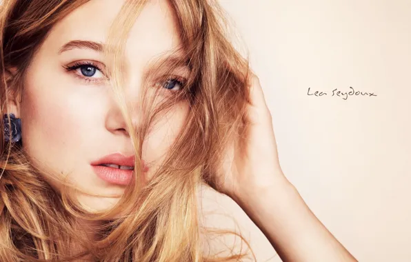 Download Lea Seydoux Smart Casual Photoshoot Wallpaper