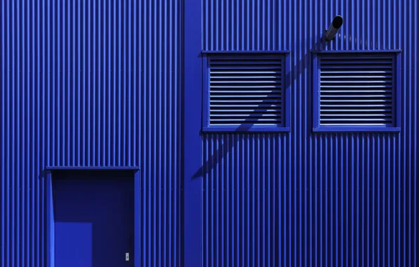 Picture wall, the door, blinds, Blue