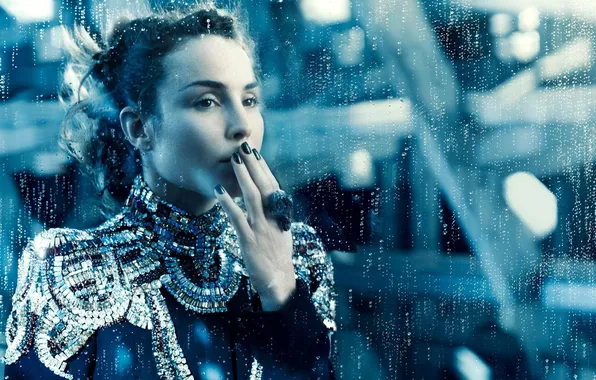 Picture drops, actress, Noomi Rapace