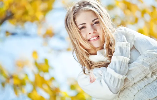 Picture autumn, girl, face, smile, mood, blonde, beautiful, time of the year