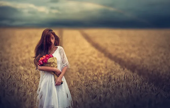 HORIZON, The SKY, FIELD, DRESS, FLOWERS, CLOUDS, MOOD, BOUQUET