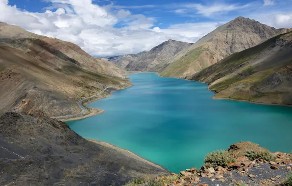 Picture mountains, lake, shore