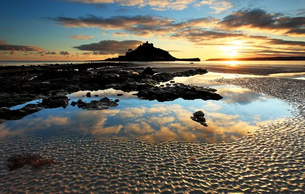 Sea, the sky, castle, shore