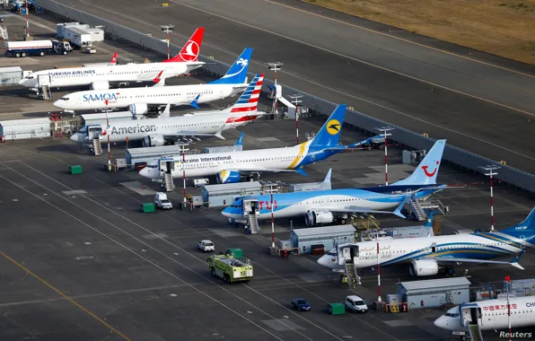 The plane, Liner, Boeing, Parking, Boeing 737, Airliner, American Airlines, MAU