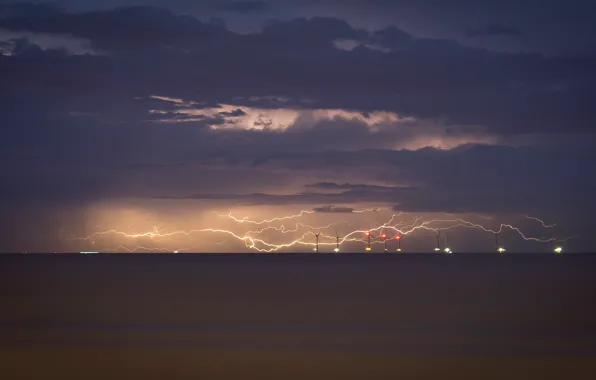 Picture sea, the sky, clouds, lightning