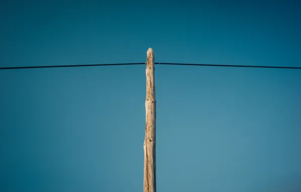 Picture the sky, post, wire