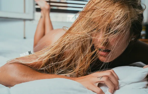 Sexy, model, hair, naked, body, makeup, hairstyle, bed
