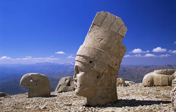 Picture tops, statues, stone, mountains