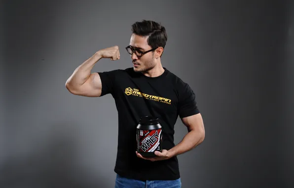 Picture pose, bottle, biceps